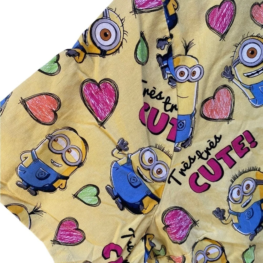 Despicable Me women’s minions heart yellow cotton scrub top M nurse kids - Picture 6 of 6